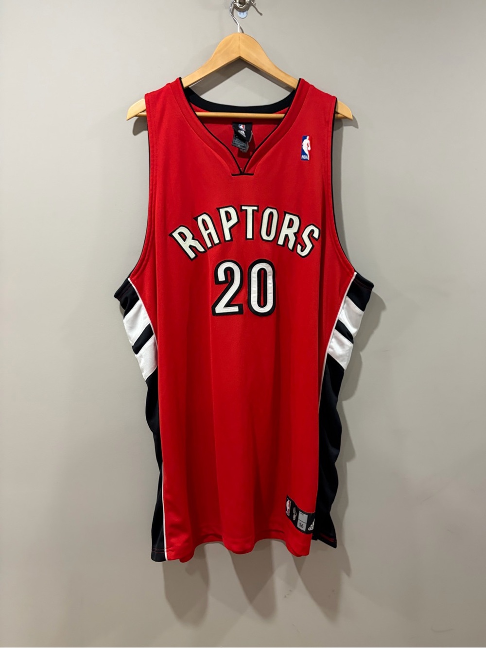 Damon Jones Signed Toronto Raptors #20 Adidas NBA Jersey – Size 56 – Autographed